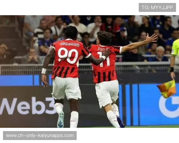 AC米兰在中路形成三角配合,莱奥动作轻盈果断